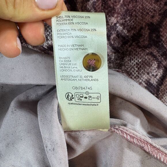 Anthropologie Pilcro The Hadley Top Women's Extra Small Pink Animal Print Velvet - Picture 9 of 9